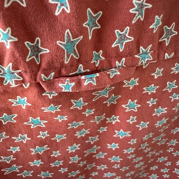 Nickel & Iron Red w/ Blue Star Pattern Large Men's Short Sleeve Shirt - Picture 7 of 10